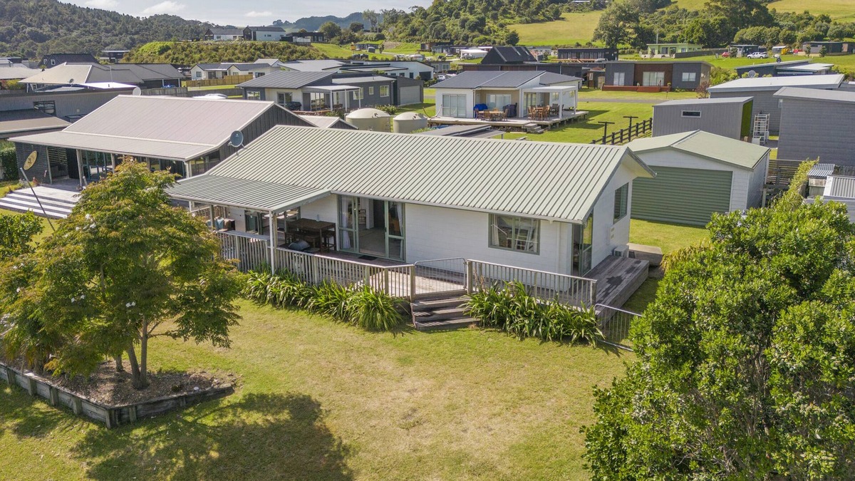 Cooks Beach House | Sandy Feet Retreat - Cooks Beach Holiday Home