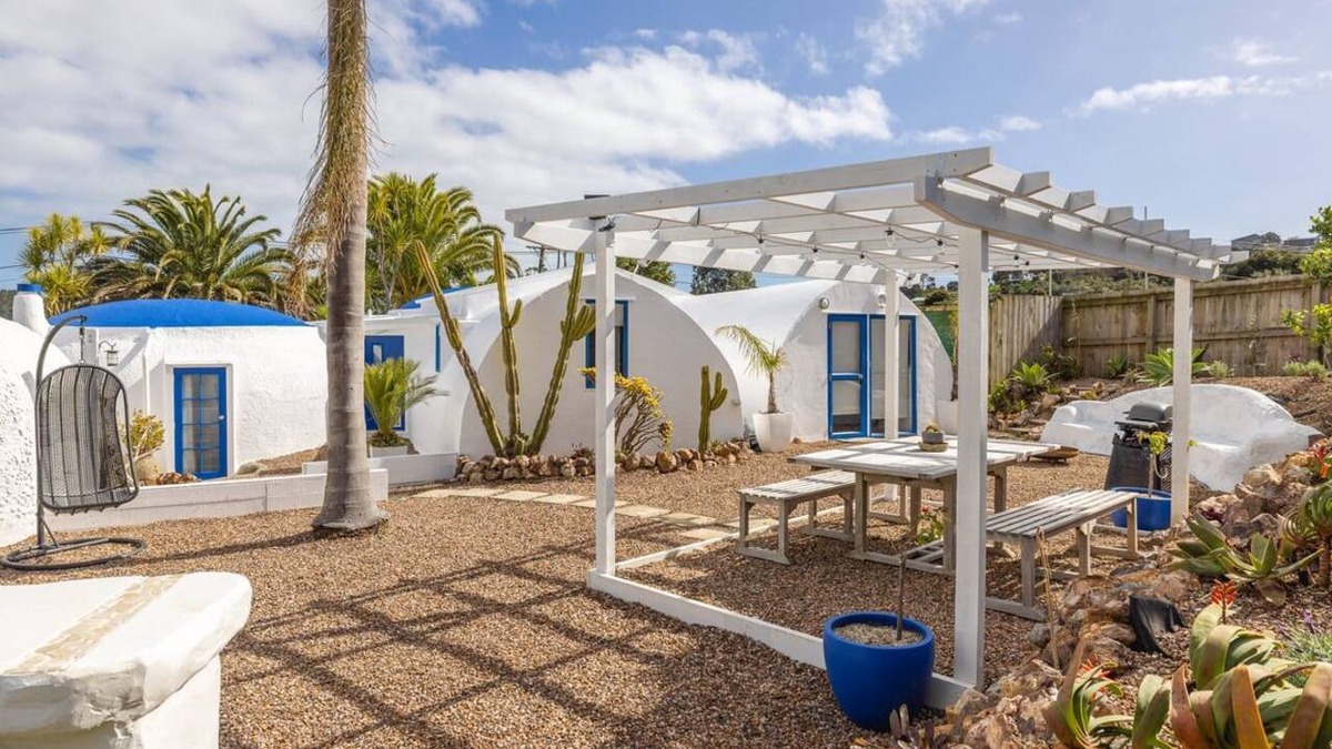 Onetangi House | Santorini on Sea View by Waiheke Pure - Close to beach, dome house, spacious and stylish