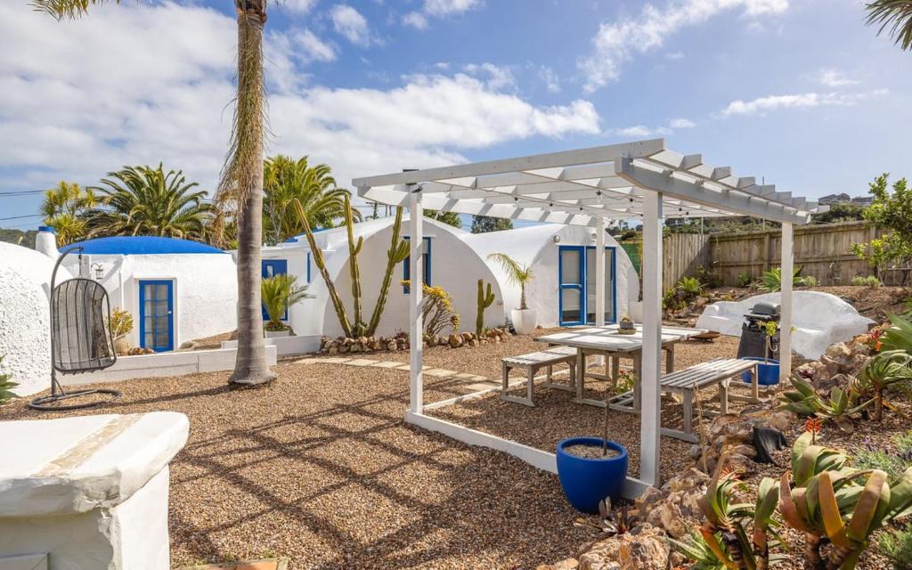 Onetangi House | Santorini on Sea View by Waiheke Pure