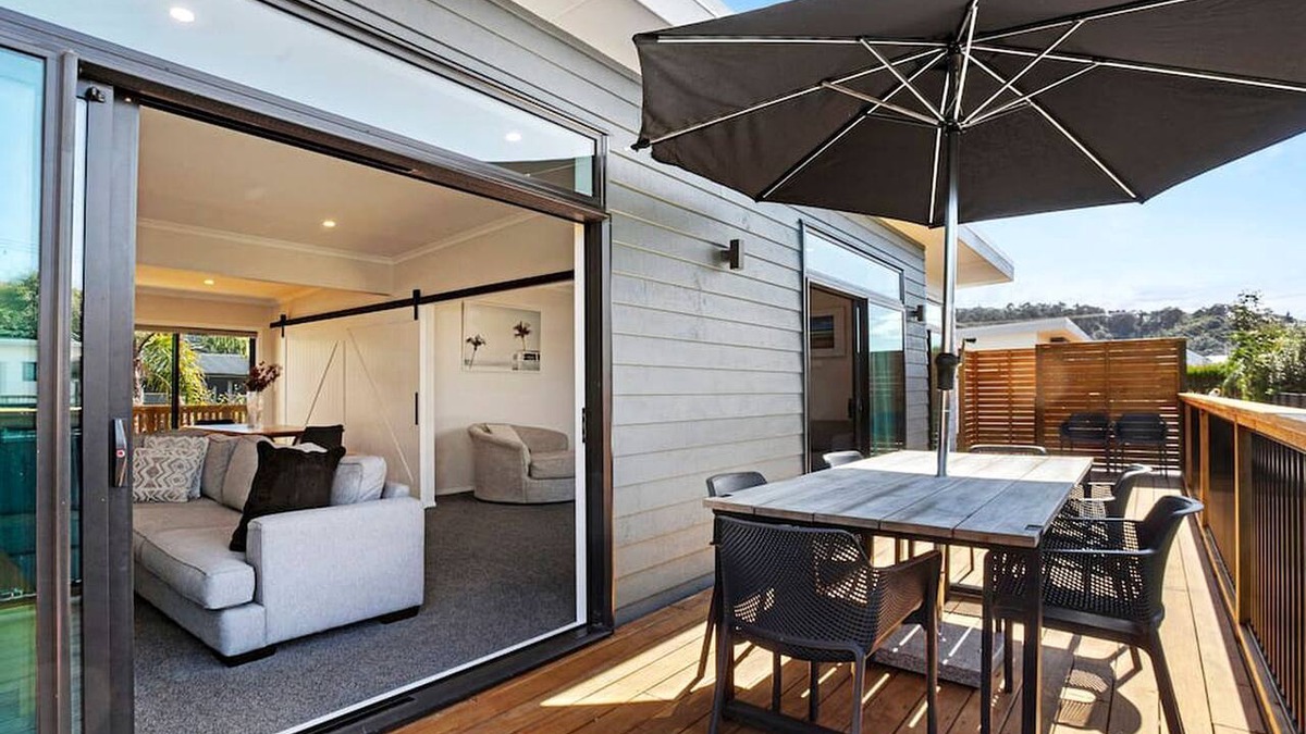 Waihi Beach Cottage | Savor Nature's Luxury at the Bay of Plenty: Glamping Beyond Your Imagination in New Zealand