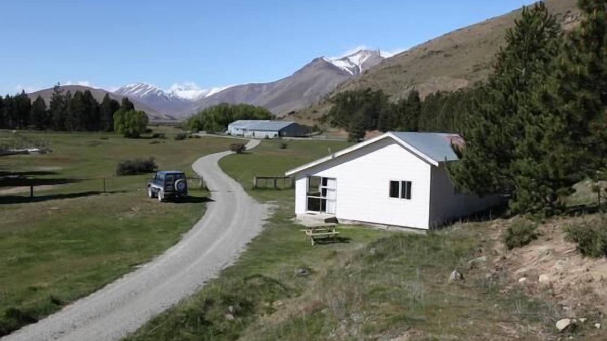 Lake Tekapo Other | Sawdon - Shearing Farm Cottage. Basis Kiwi Holiday accommodation.