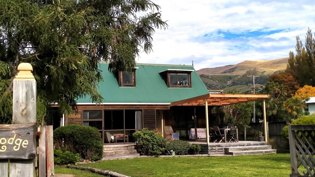 Christchurch District House | Sch hols avail INTERNET now installed view from all windows. Beach 15 sec stroll