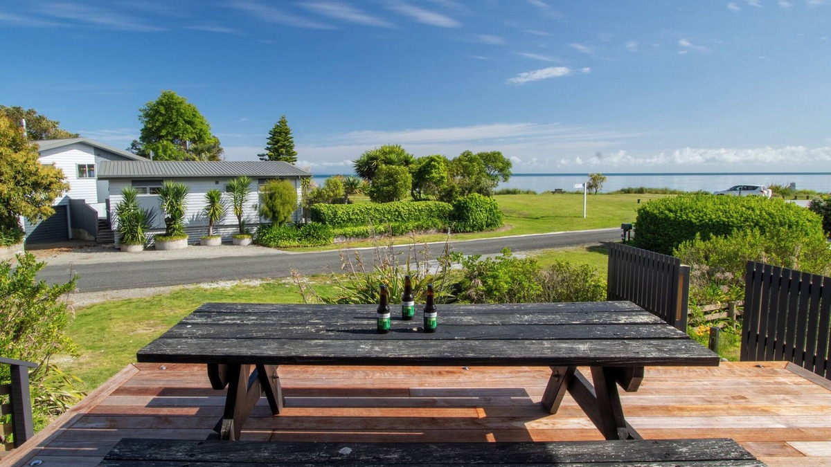 Pohara House | Sea-esta - Pohara Beachfront Holiday Home