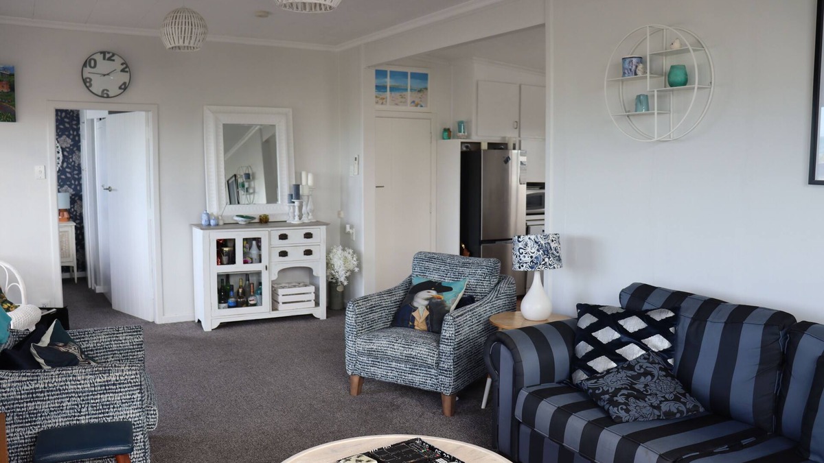 Riverton House | sea views from kitchen, dinning, master bedroom and large partly covered deck