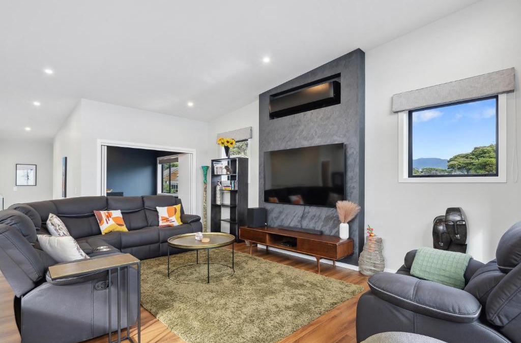 Raumati South House | Seabreeze Retreat - Paraparaumu Holiday Home