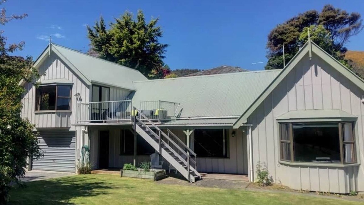 Akaroa House | Seaclusion - Great for Multigenerational Families