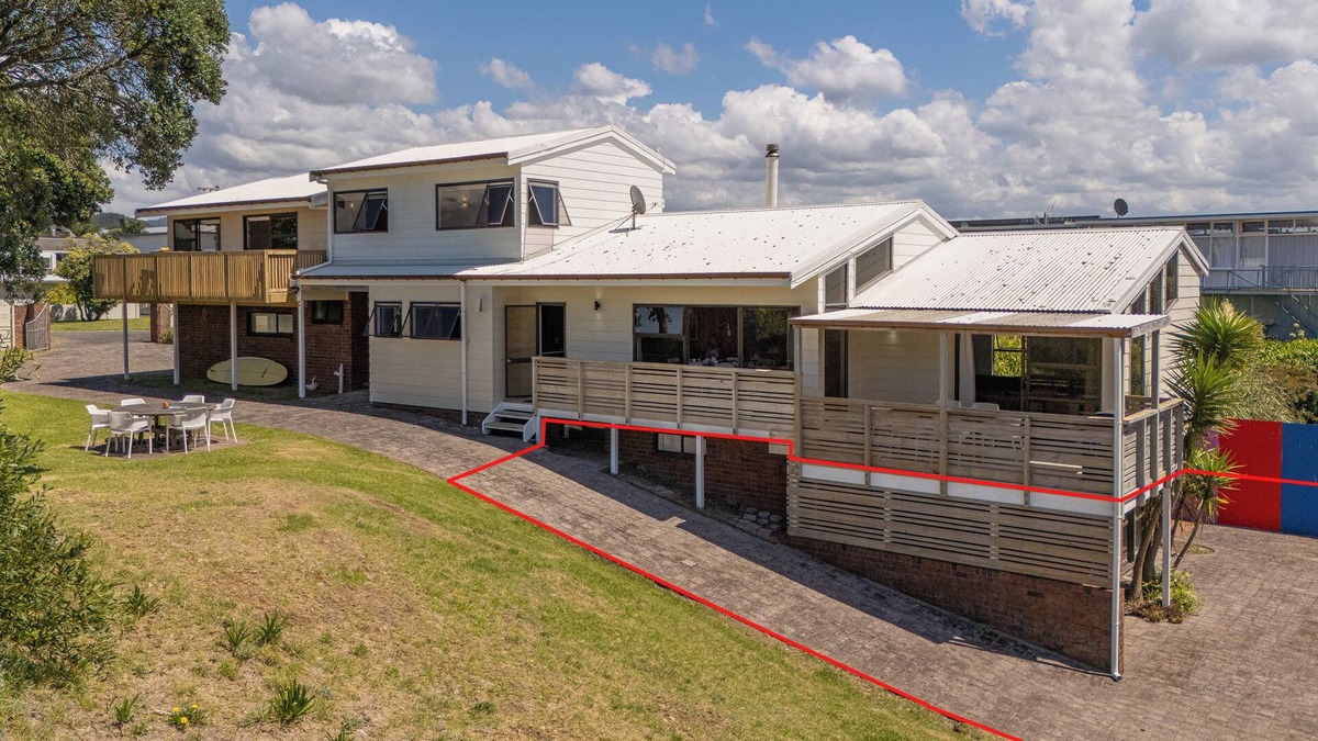 Whangamata Cottage | Seascape Beachfront C - Whangamata Holiday Unit