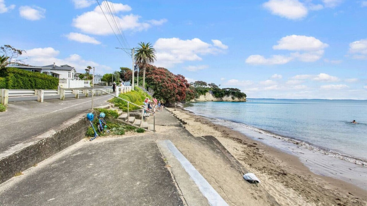 Narrow Neck Apartment | Seaside Escape is close to the beach