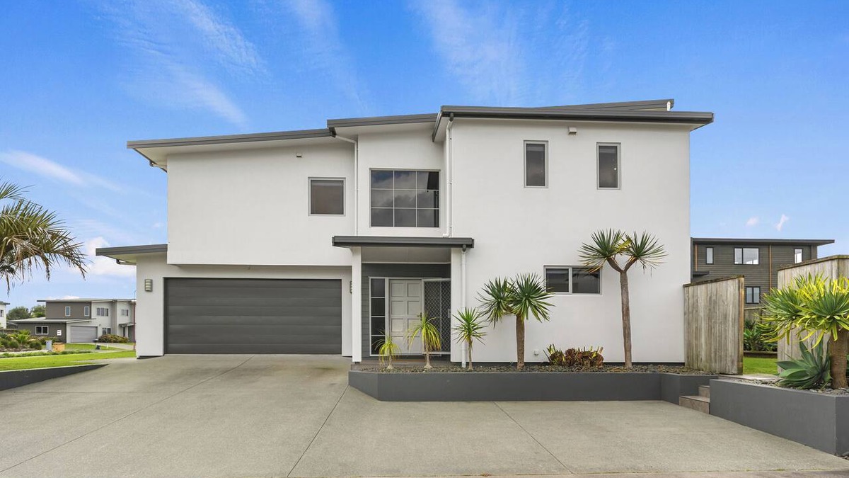 Ruakaka House | Seaside Getaway - Ruakaka Holiday Home