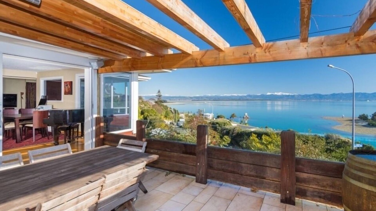 Britannia Heights House | Seaside Manor