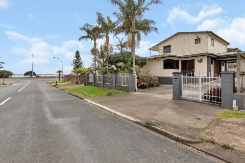 Cable Bay House | Seaside on Stratford - Cable Bay Holiday Home