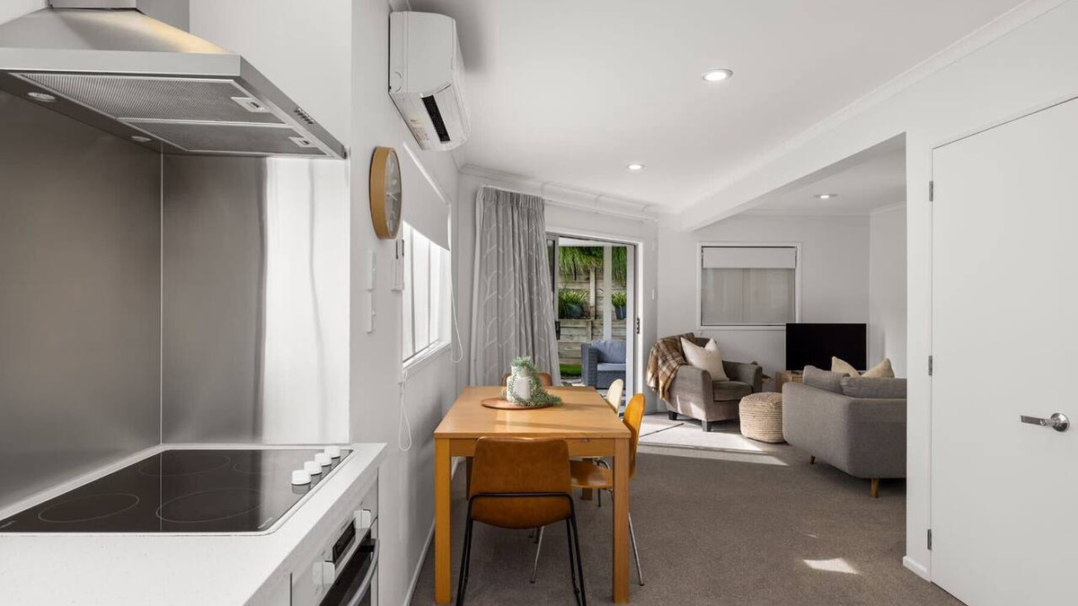 Mount Maunganui Apartment | Seaside Studio with Fully equipped kitchen