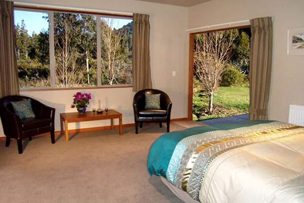 Kakapotahi Cabin | Secluded Bed and Breakfast Nestled in Woodlands South of Hokitika, New Zealand
