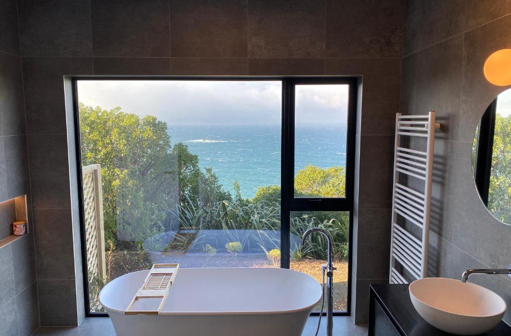 St. Clair Apartment | Secluded coastal comfort