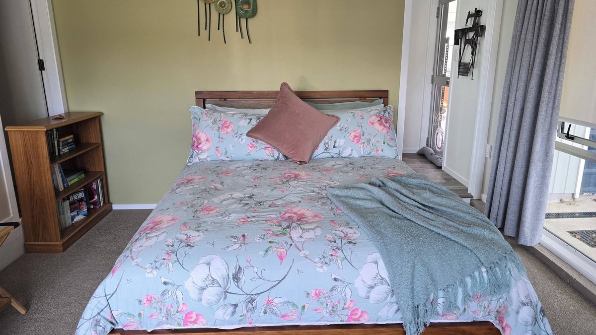 Rotorua Apartment | Secluded private spot with beautiful gardens to wander thru. Barbecue available