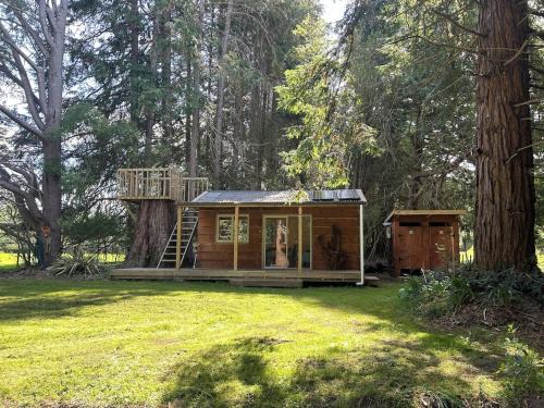 Takapau House | Secluded Redwood Cabin