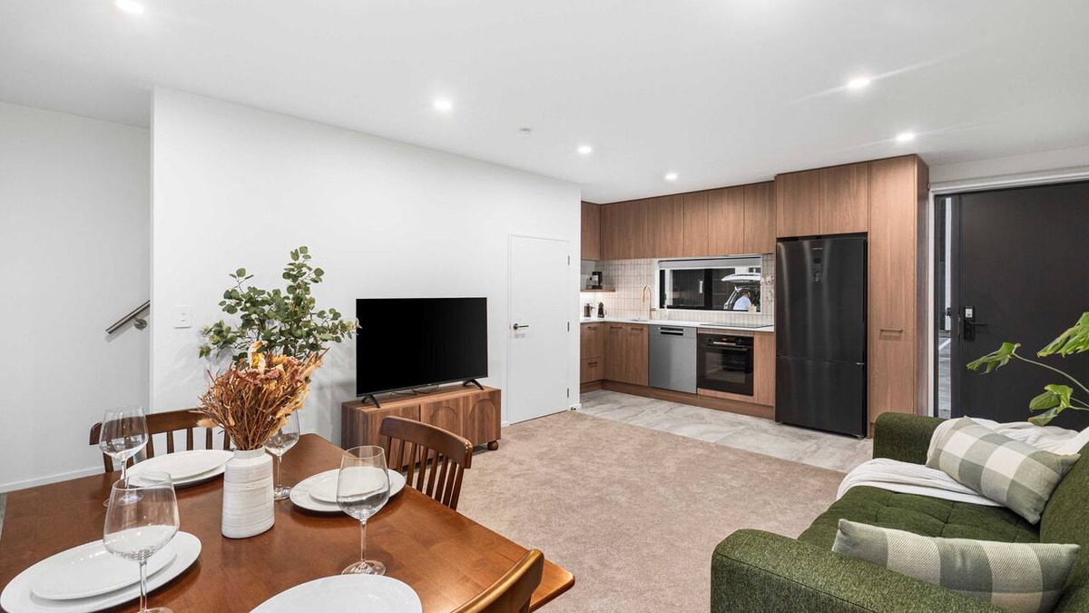 Linwood Apartment | Secure Quiet CBD Christchurch Townhouse | Free Parking + EV
