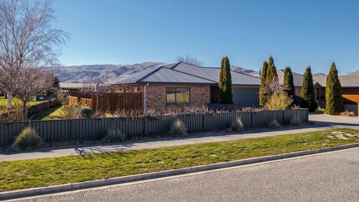 Lowburn Cottage | Seldom Inn - Cromwell Holiday Home