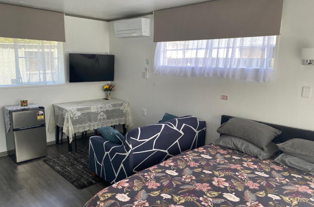 Hamilton House | Self Contained Unit, Private Bathroom, Private Entrance, Close to Shops & Hospital Homestay