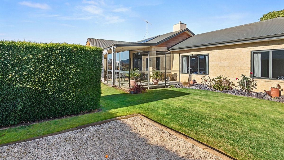 Spring Creek House | Selmes Sanctuary - Blenheim Holiday Home