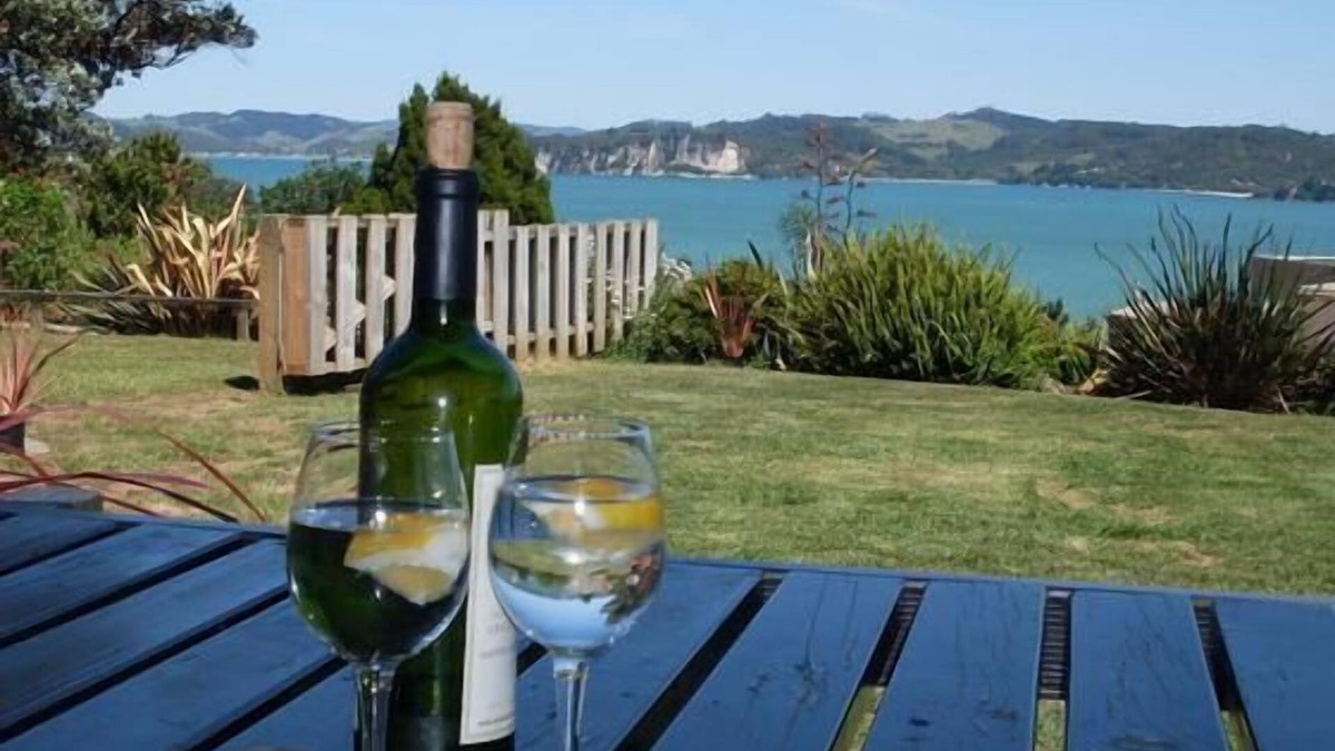 Whitianga House | SENSATIONAL,UNIQUE PANORAMIC COASTAL BACH.