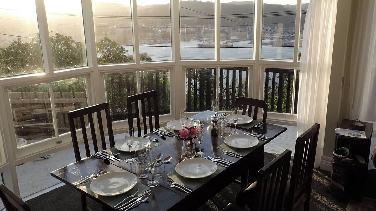 Wellington House | Sensational Views, 2 Car Parks, Close to Everything