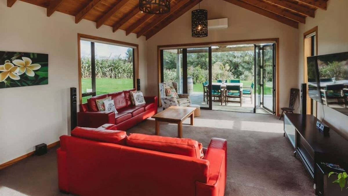 Egmont Village House | Serenity Lodge with River Views