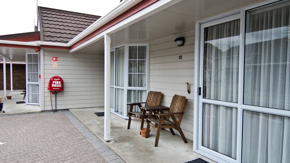 Petone Hotel | Settlers Motor Lodge