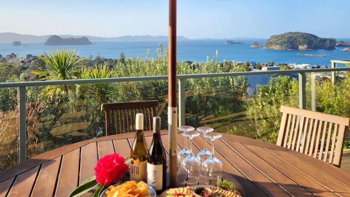 Hahei House | Seven Island View Hahei with magnificient views from the spacious deck