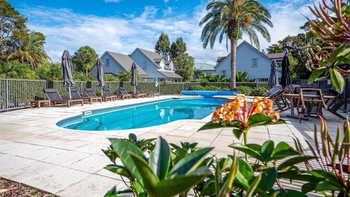 Russell Cottage | Shared Heated Swimming Pool and spa Pool. Three Minute Walk to Russell Cafes