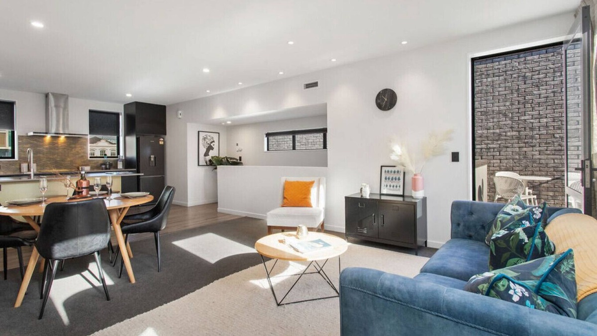 Christchurch City Centre Apartment | Simply The Best CBD 3 Mins Plus Garage
