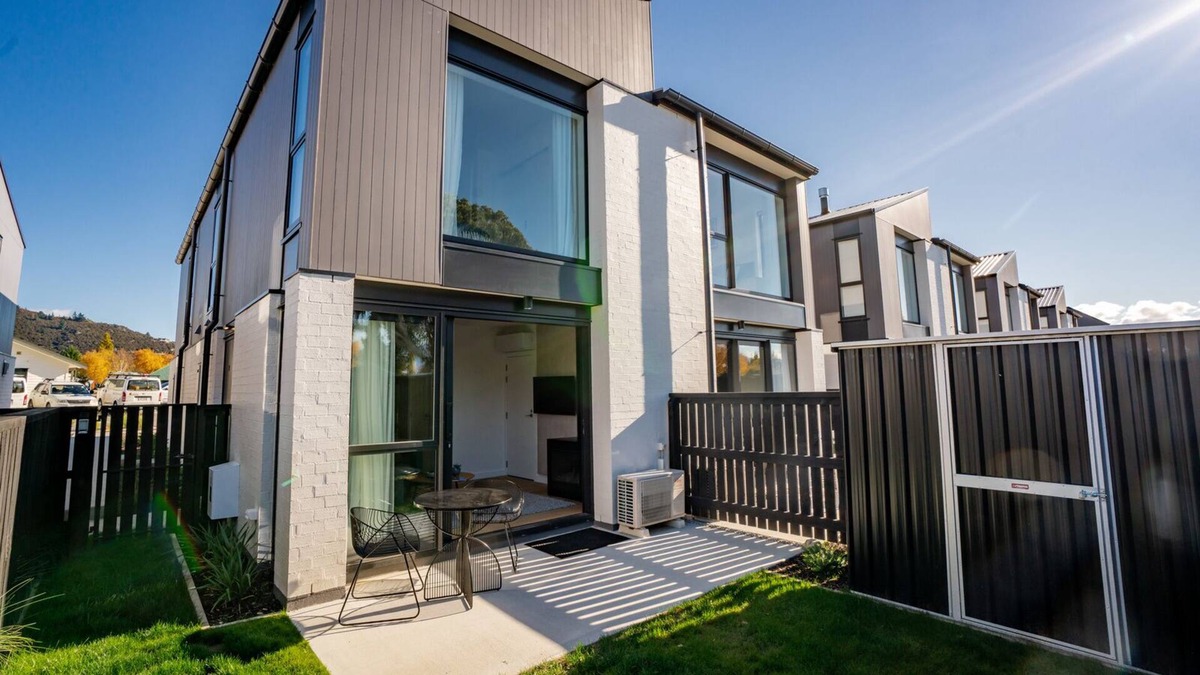 Albert Town Cottage | SINGLE MALT - WANAKA HOLIDAY HOME, family friendly in Wanaka