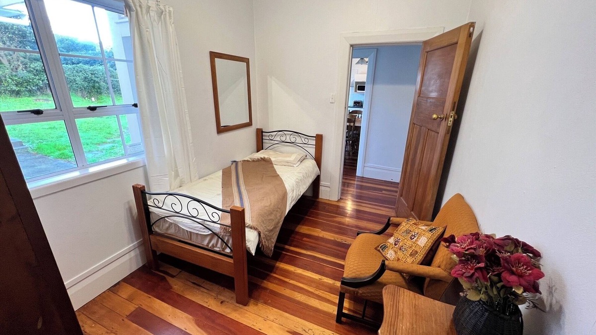 Epsom Bed & Breakfast | SINGLE ROOM ONLY Shared Bathroom @ LA CASA BONITA AUCKLAND 8 Bedroom Villa
