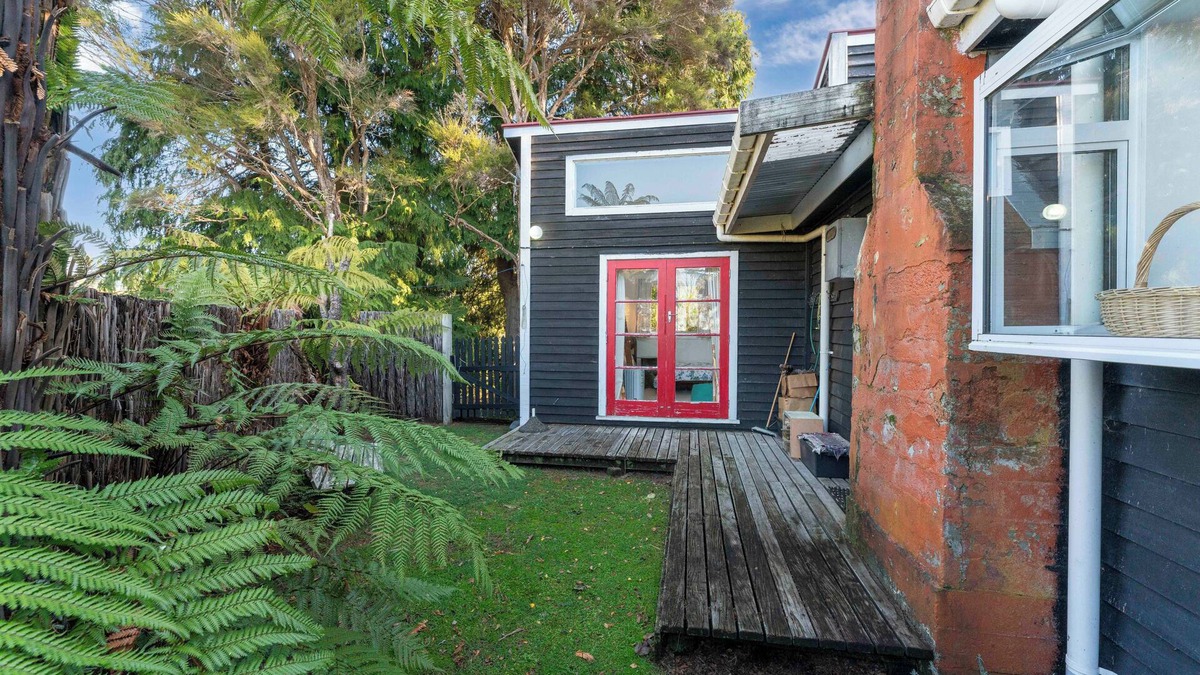 Turangi House | Singlee - Turangi Holiday Home