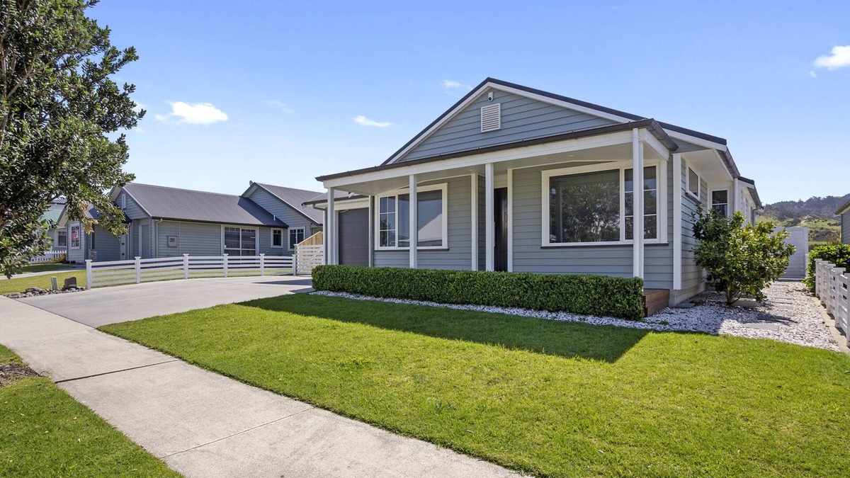 Waihi Beach House | Sky Blue Retreat - Waihi Beach Holiday Home