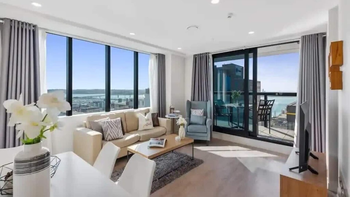 Auckland Central Business District Apartment | Sky Tower Views | 2 Bed 2 Bath CBD | Zodiak Stays