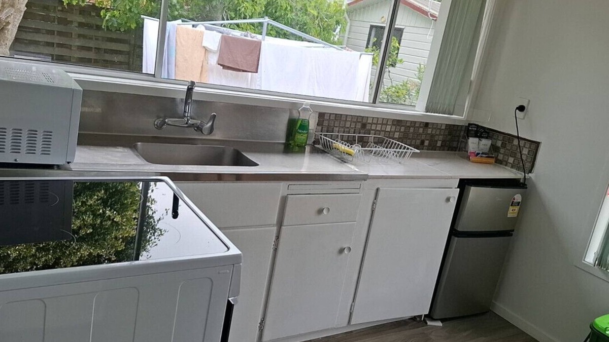Epsom Apartment | Small 2 bedroom flat 7a Rangiatea Road