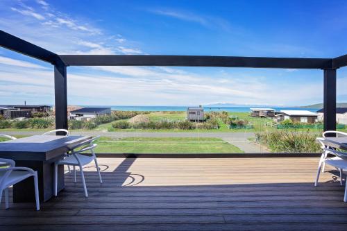 Colac Bay House | Southern Breeze - Colac Bay Beach House