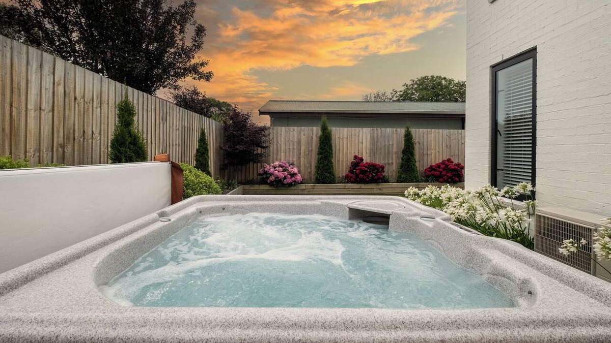 Spreydon House | Spa & Games | Family & Friends | Rare Find