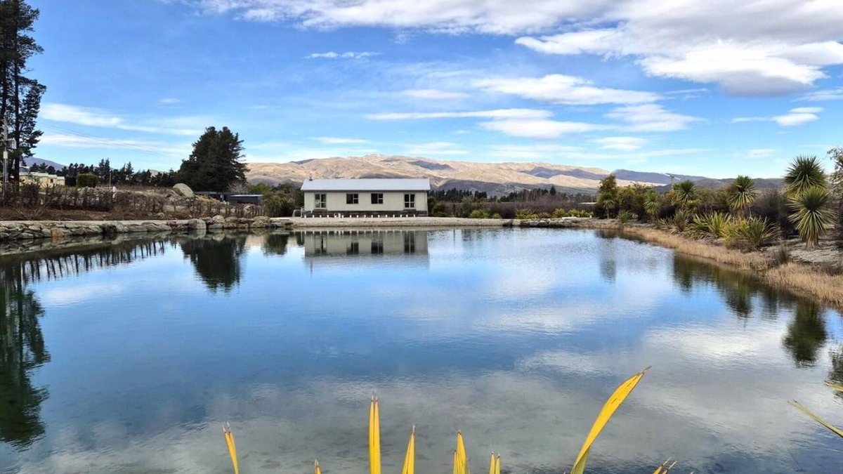 Lowburn House | Spa Pool | Private Pond | Mountain Views | 3 mins to Cromwell,Sleeps 6