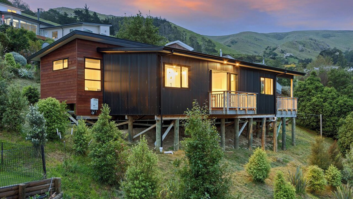 Christchurch District House | Spa Pool, Sea and Stunning Views | Cass Bay Escape