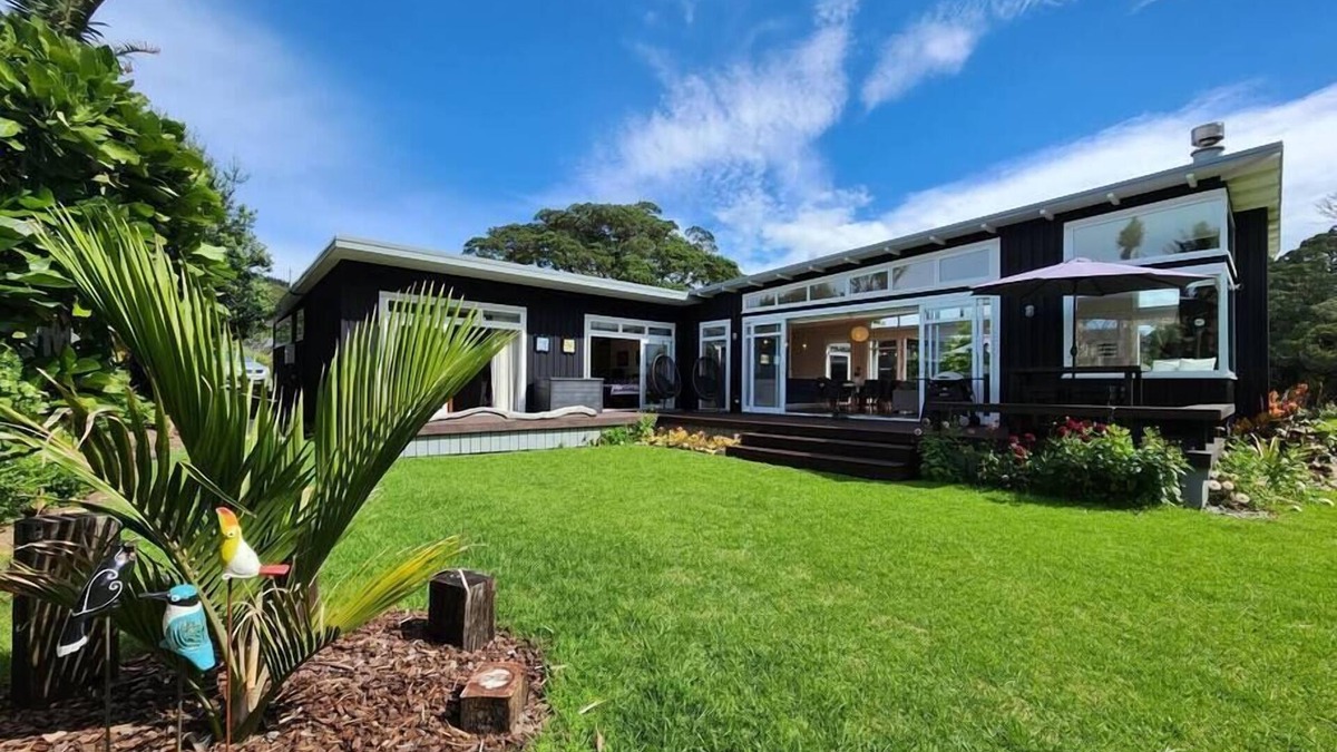Hot Water Beach House | Spa Pool, stunning views of native trees and stream, steps away from the beach