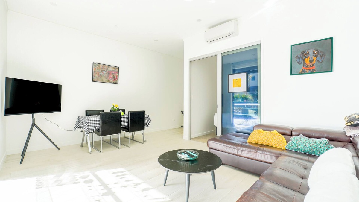 Newton Apartment | Spacious 2 Bedroom Close to City and Sky Tower