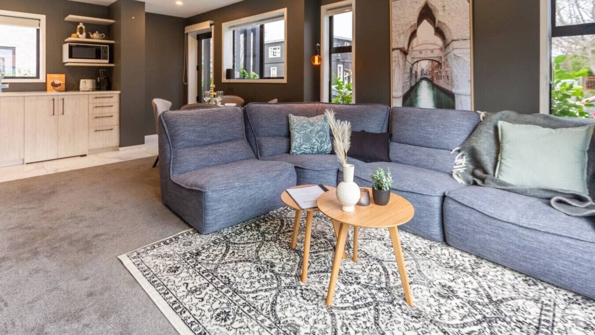 Christchurch City Centre House | Spacious 2BR 2Bath Home Base on Gloucester Street