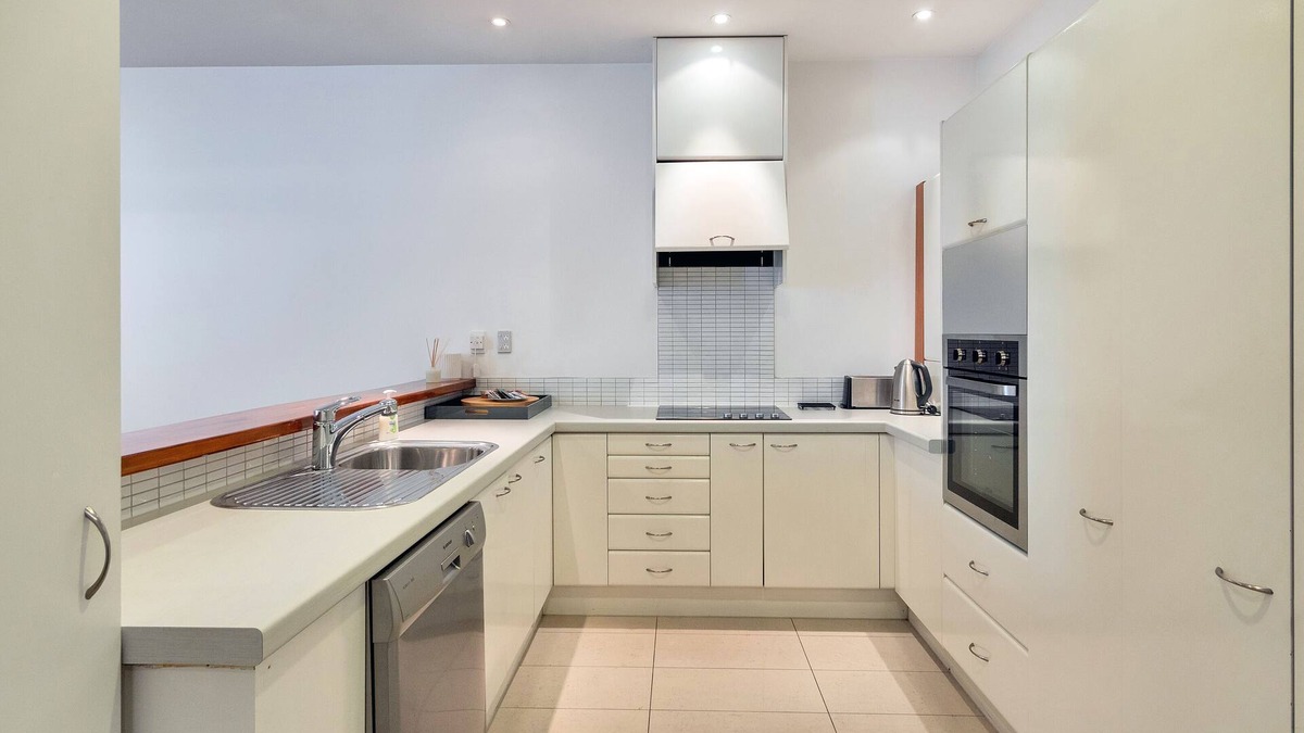 Newmarket Apartment | Spacious 2BR Near Westfield Newmarket