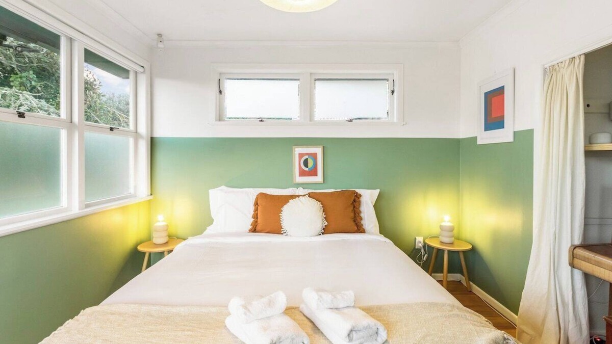 Avondale House | Spacious 3BR | 2 BA | Car Park