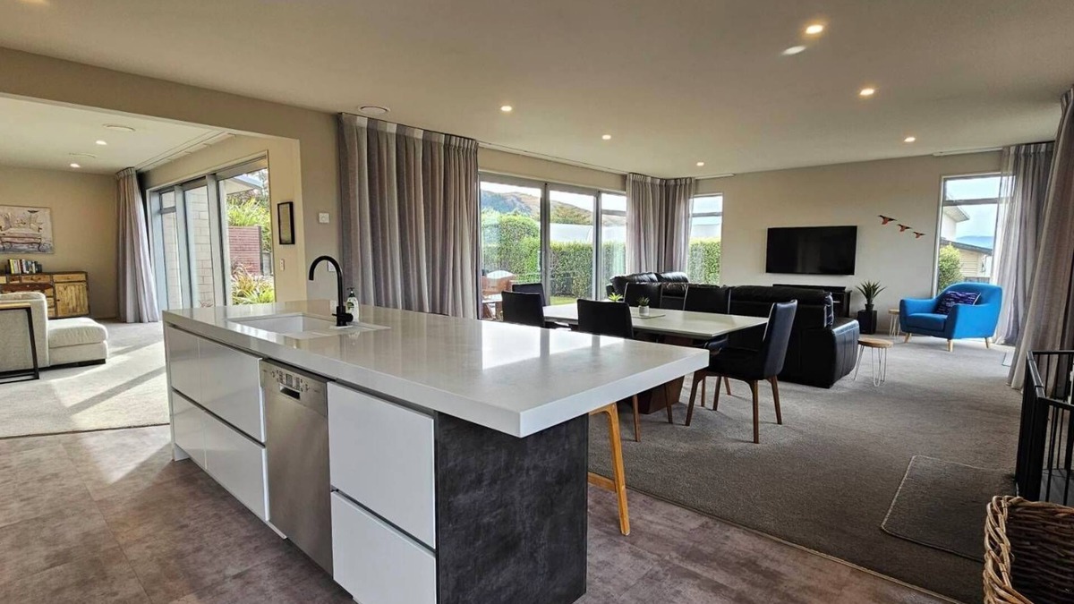 Lake Tekapo House | Spacious 4 bedroom holiday home