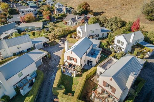 Wanaka House | Spacious and Private Wanaka Home in a great location!