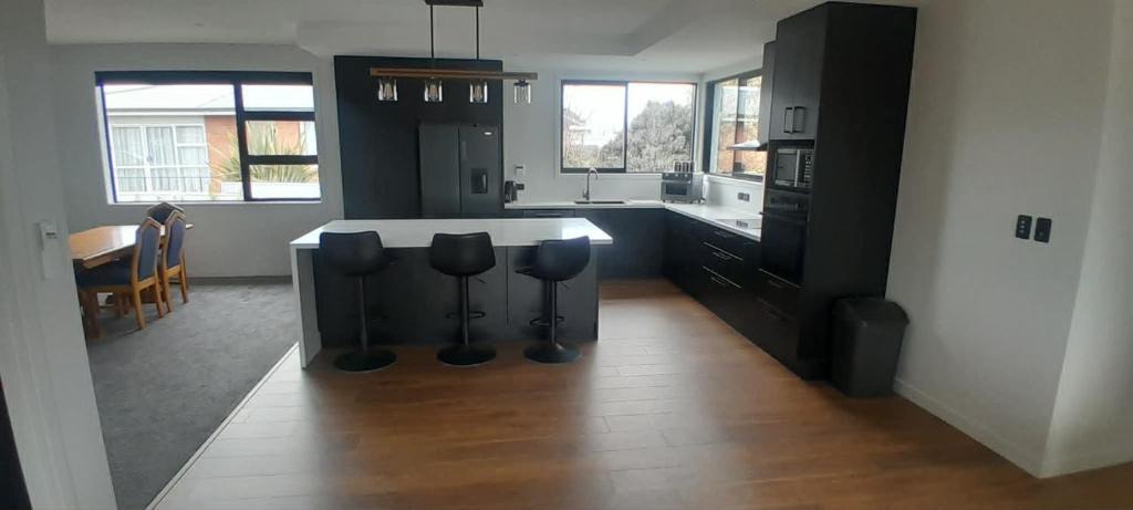 Gore House | Spacious and Sunny on Robertson Street