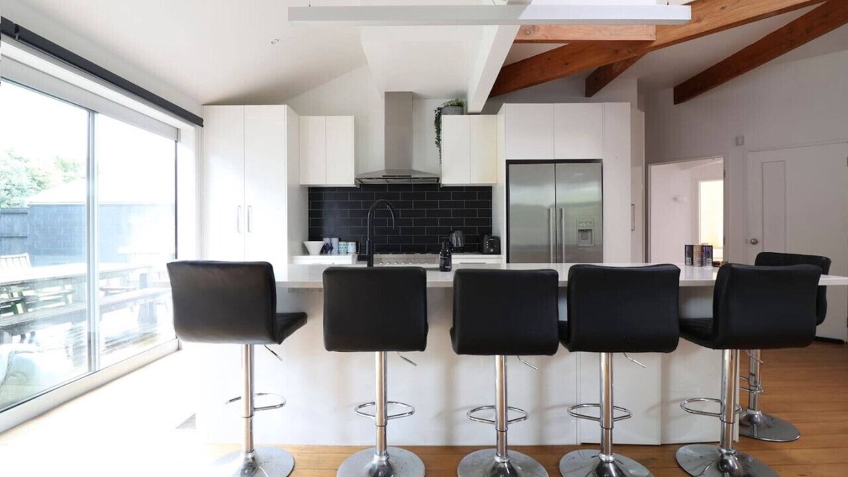 Takapuna House | Spacious Family Beach Escape